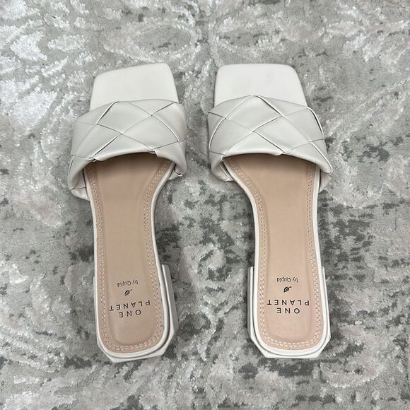 Qupid size 6 cream colored Woven Strap Slide Heeled Sandals EUC No box - Picture 3 of 9